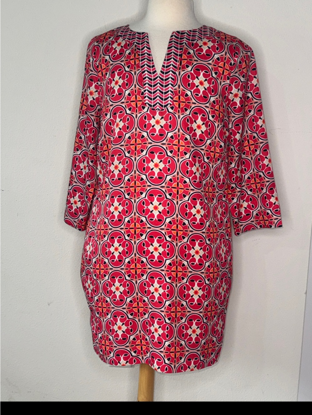 Crown & Ivy Medallion Pocket Shift Dress geometric pattern notch V-neck
